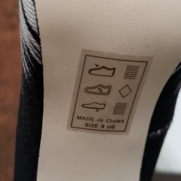 GX By Gwen Stefani Black and White Pumps Size 9 - Picture 5 of 7
